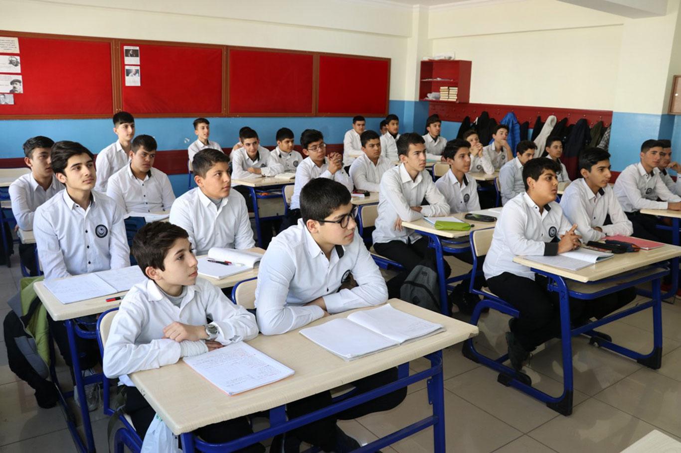 Eğitimciler ve öğrenciler sınıf tekrarı kararını değerlendirdi